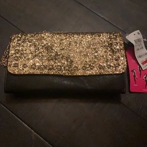 Black and gold wristlet